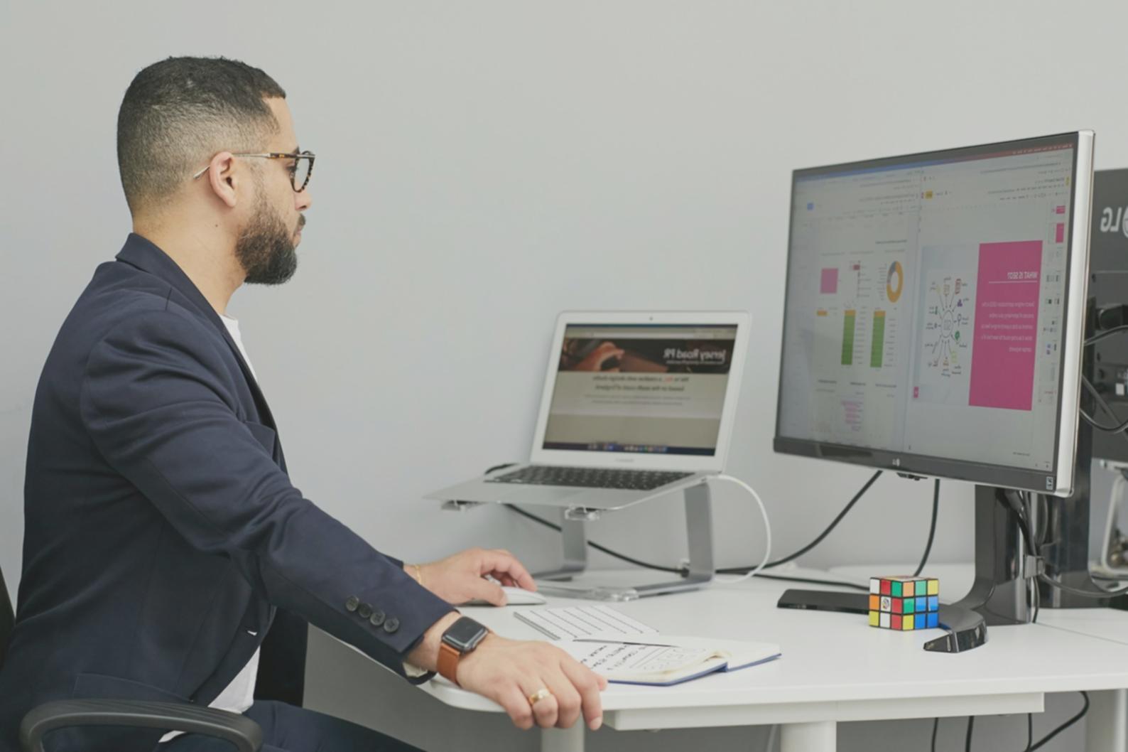 Detaillierte Finanzplanung und Systemimplementierung